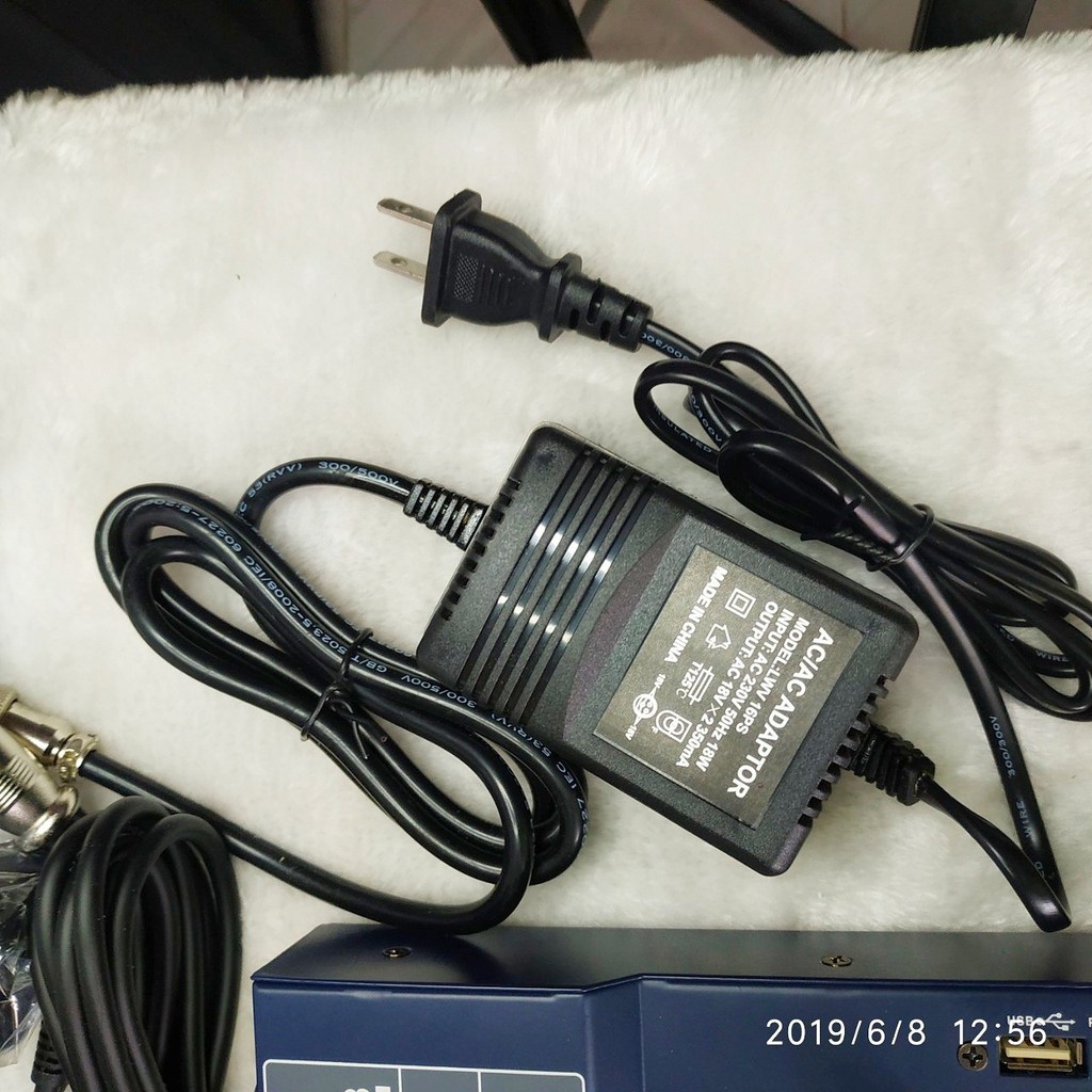 Combo Mixer F4 và Micro Whoaichang BM900 + Phụ Kiện Đi Kèm