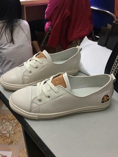 Giày thể thao da dê màu trắng