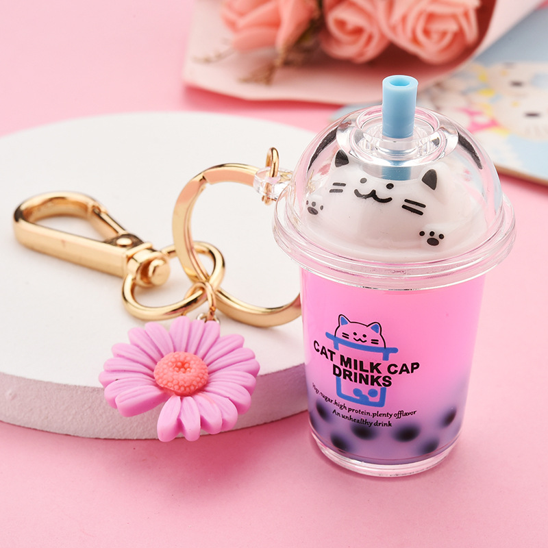 Móc khóa hình mèo trong ly trà sữa chân trâu độc đáo