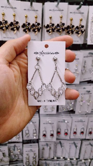 Bông tai thái lan lẻ 30k. Giá sỉ cực tốt. Ib shop nhé