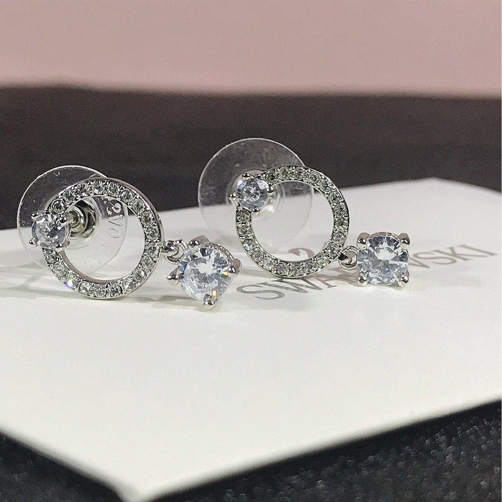 Khuyên tai mặt nhẫn tròn cuốn hút Swarovski