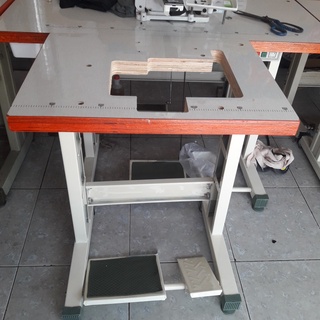 Chân mặt bàn máy vắt sổ công nghiệp siruba đời f