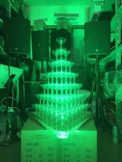Tháp ly xếp đám cưới