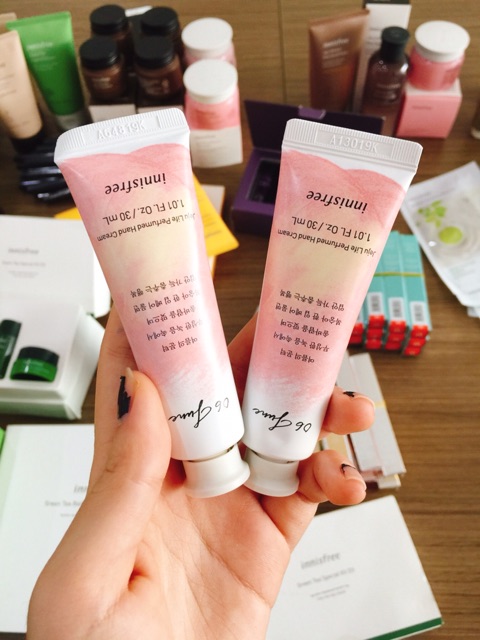 Kem dưỡng da tay Innisfee Jeju Pèumed hand CReam