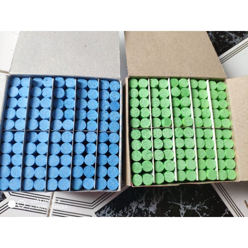 Phấn viết bảng ít bụi hộp nguyên màu như hình .hộp 100 viên