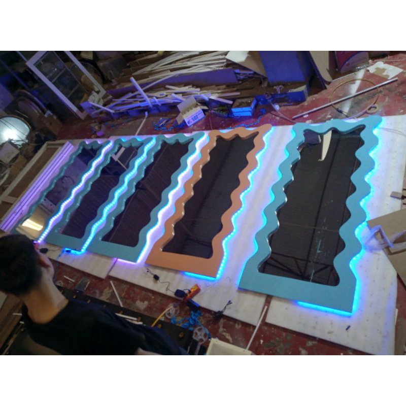 Gương lượn sóng đèn led triệu màu điều khiển từ xa, kt 180x80 GƯƠNG SIÊU NỊNH