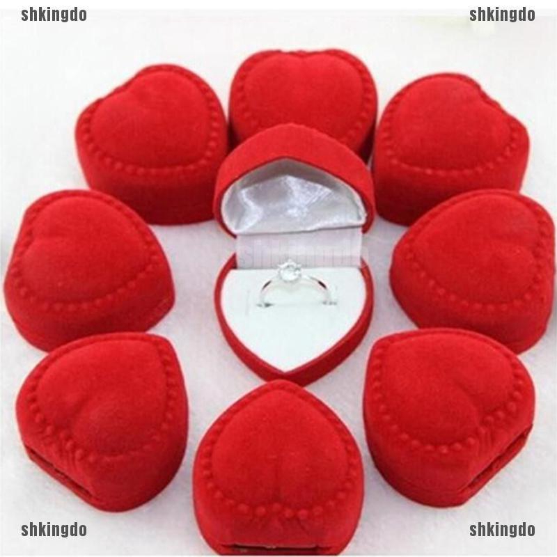 Hộp đựng nhẫn hình trái tim đỏ sang trọng