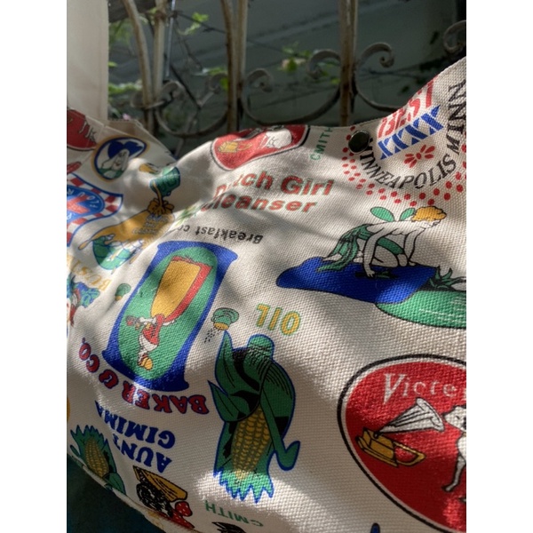 Túi canvas vintage in hình nổi bật