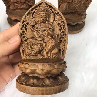 Tượng trầm hương để ô tô