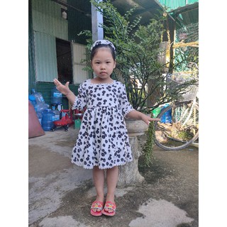đầm hoa cúc hot trend cho bé