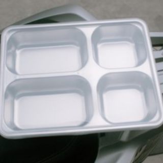 Khay ăn cơm inox 4 ngăn sâu lòng.
