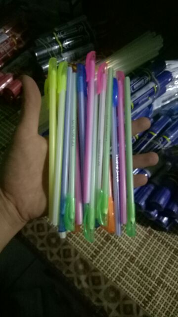 10 cây bút bi nến dài