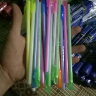 100 cây bút bi dài