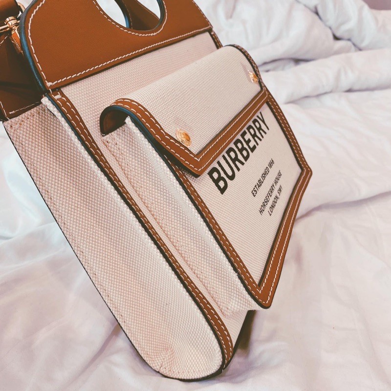 Túi W488-22 Buberry Graphic canvas viền da hàng đẹp mê luôn