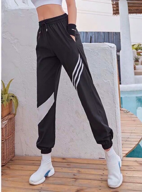 QUẦN JOGGER NỮ DÙ NHẬP TRUNG SỌC ĐÙI