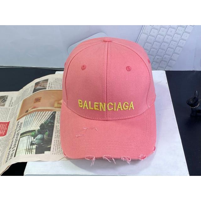 Nón lưỡi trai balencia rách bụi bặm - trend phong cách đậm chất hàn quốc