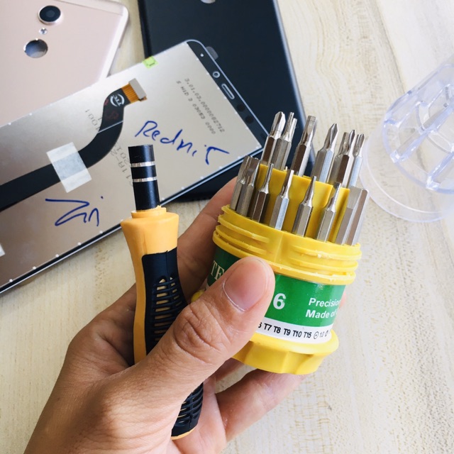 Combo Bộ Vỏ Sườn + Màn Hình Xiaomi Redmi 5 Zin Hàng Cao Cấp (Tặng bộ vít)