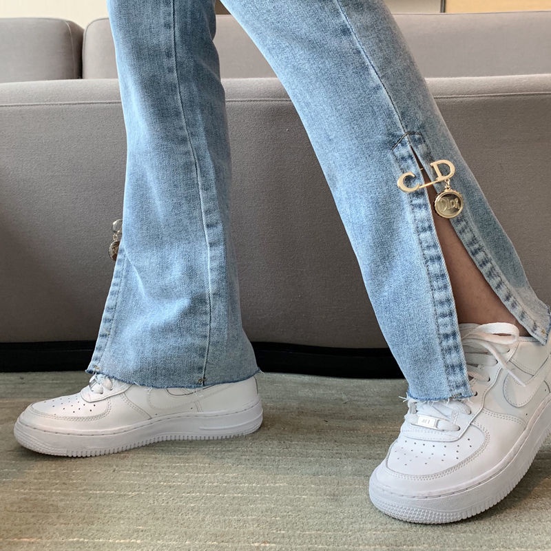 Quần jean xẻ ống cho mùa xuân phụ nữ 2022 mới có trang sức kim loại eo cao thời trang