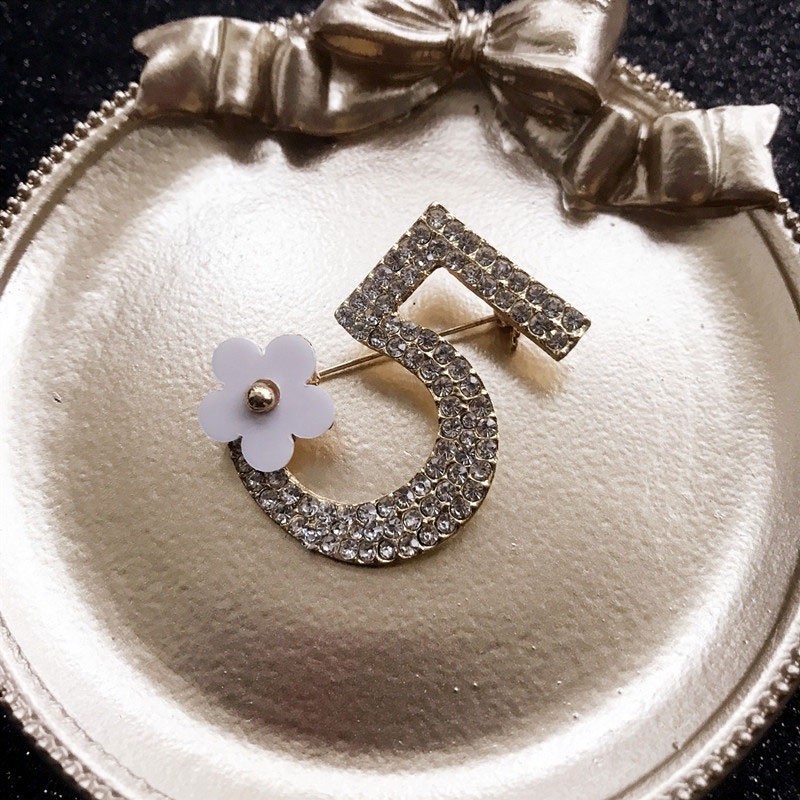 Ghim Cài Áo Hình Số 5 Phong Cách Cổ Điển Thời Trang Cho Nữ