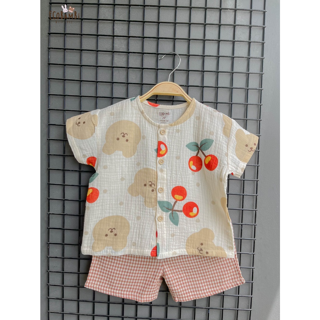 Bộ cotton Muslin Unisex tay ngắn, QUẦN SHORTS phong cách Hàn Quốc in Gấu phối quần kẻ sọc caro cho bé ECOBAMBI