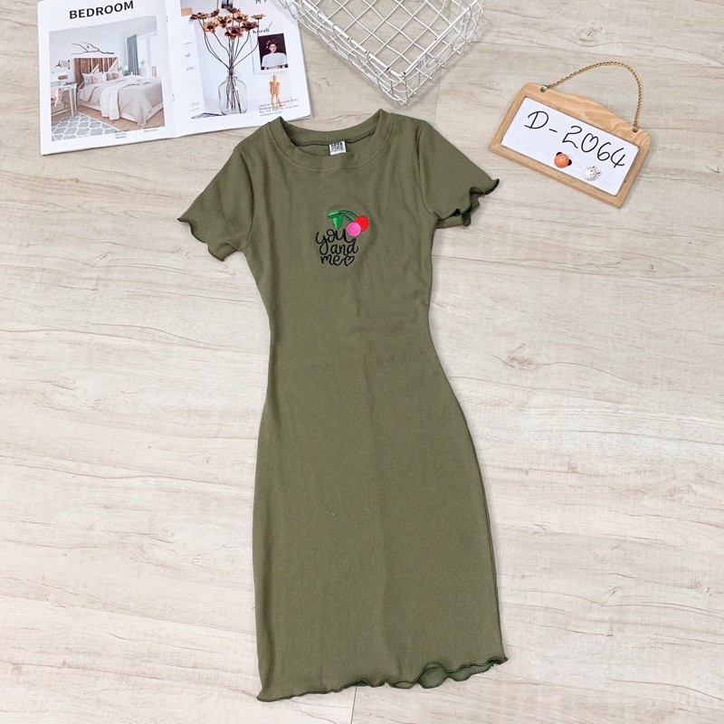 Đầm thun ôm body thêu hình