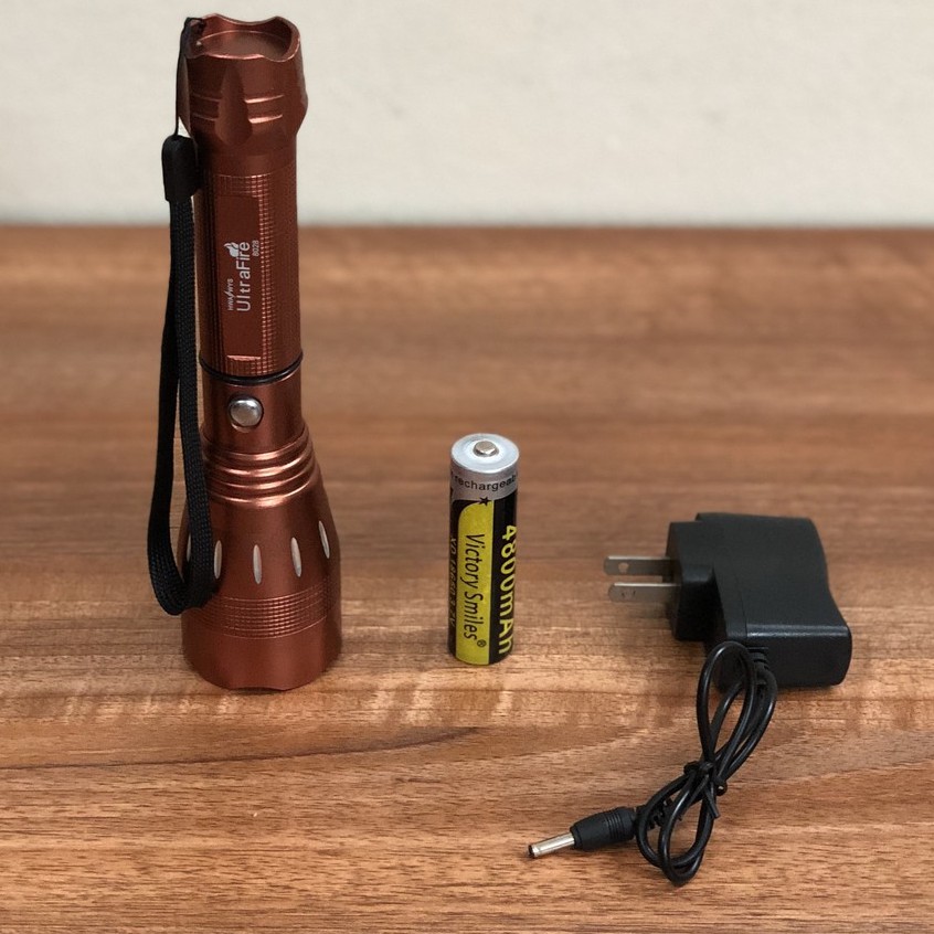 Đèn pin cầm tay siêu sáng UltraFire 8028