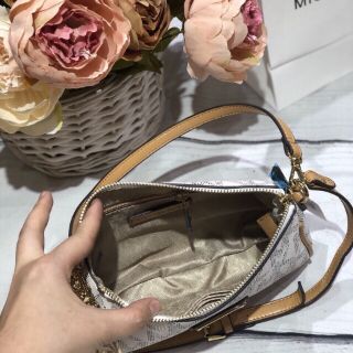 Túi MK dáng bầu mini