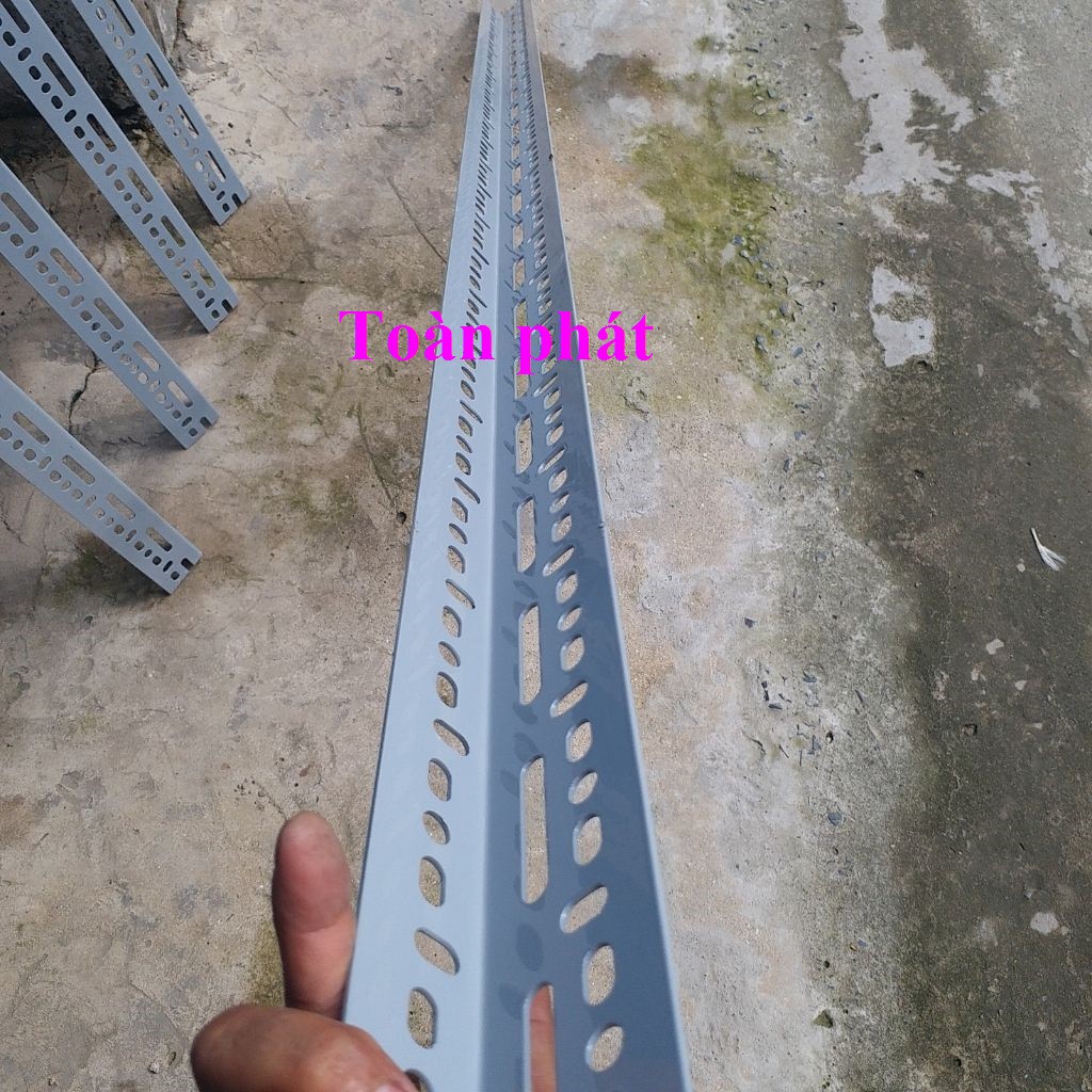 Cây 130cm ( 1.8ly) - Cây sắt V lỗ 4 x 6 cm màu xám ghi