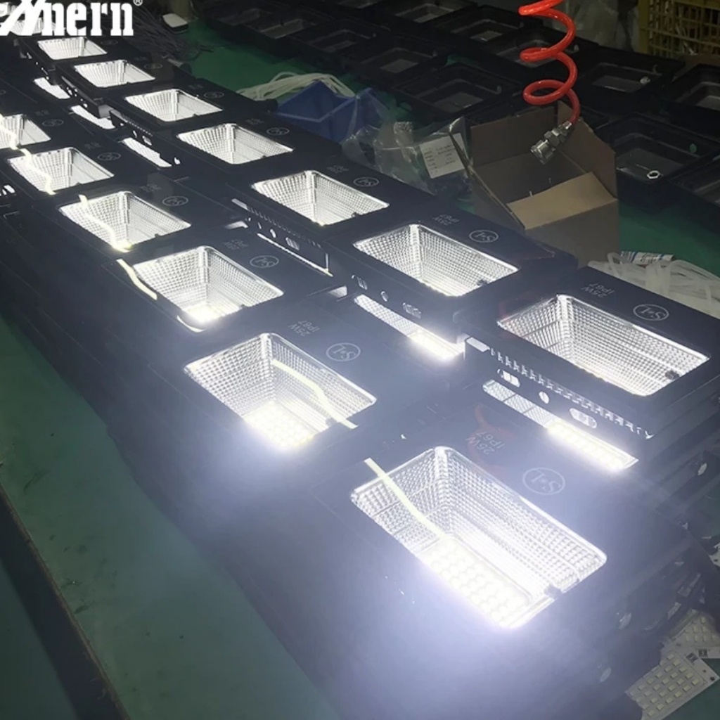 Đèn Pha Led Năng Lượng Mặt Trời 60w Chống Nước,Vỏ Nhôm Có Điều Khiển Từ Xa, Đèn Sân Vườn Bảo Hành 2 năm