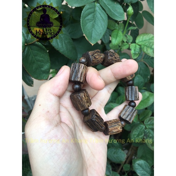 Vòng tay trầm sánh chìm dạng xỉa tự nhiên