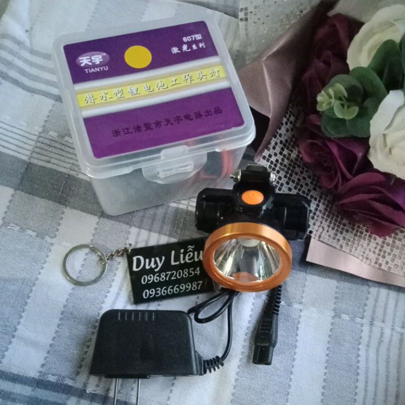 Đèn Pin đội đầu, Cài mũ bảo hộ lao động