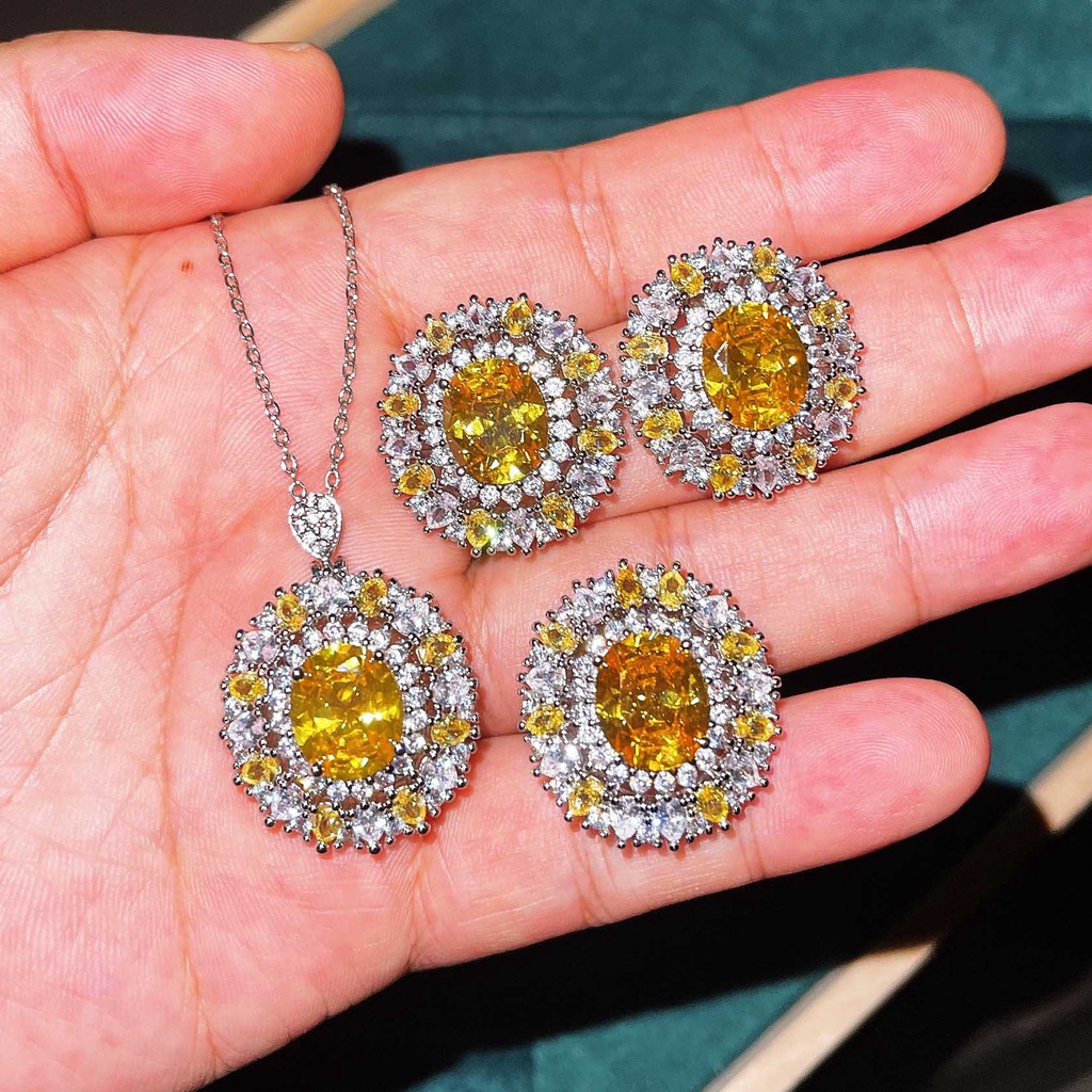 Bộ trang sức đính đá sang trọng