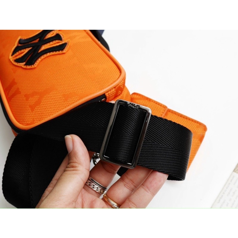 Túi đeo chéo mlb màu cam