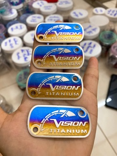 Dán nắp dầu Titan cho Xe Vision