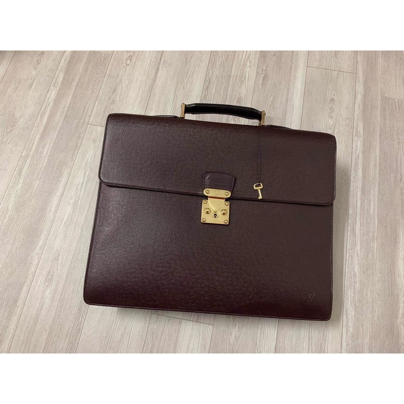 Cặp LV có khoá | BigBuy360 - bigbuy360.vn