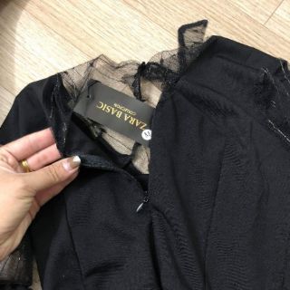 VÁY ĐEN DÁNG A CỔ TAG PHỐI LƯỚI NƠ CỔ