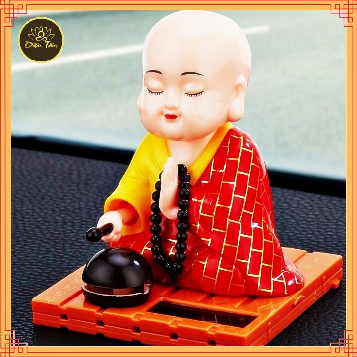 Tượng may mắn Thầy Chùa Gõ Mỏ Tụng Kinh trang trí xe hơi, phong thủy, bàn làm việc năng lượng mặt trời Chú tiểu gõ mỏ | BigBuy360 - bigbuy360.vn