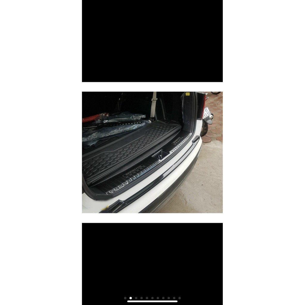 Ốp chống trày cốp xe Kia Sorento 2021, chất liệu cacbon cao cấp