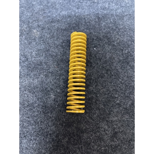 Lò Xo khuôn mẫu màu vàng