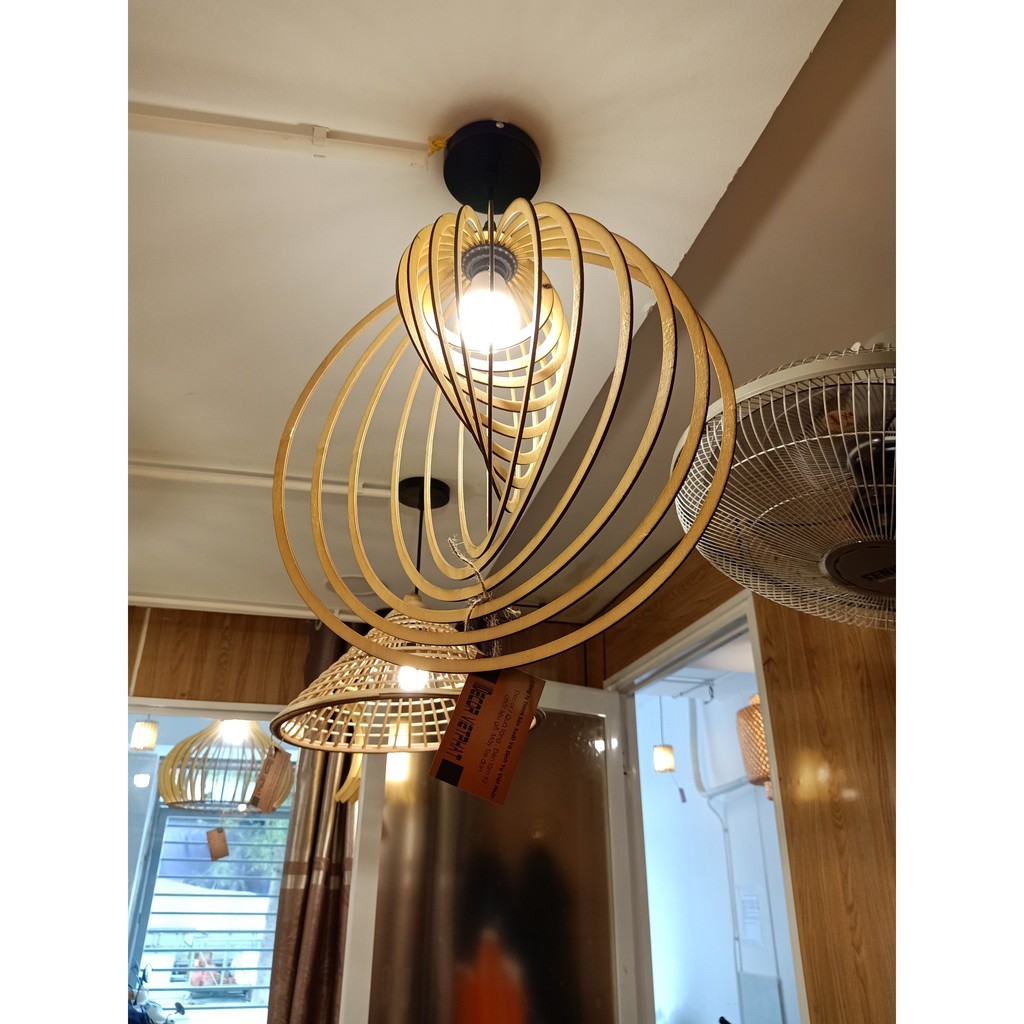 Đèn thả trần bằng gỗ Đèn gỗ thả trần gia công trang trí nhà và decor quán cafe bền đẹp, độc, lạ hiện đại TRENDDECOR