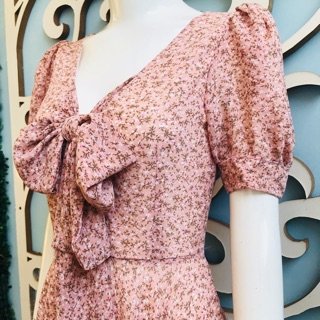 Váy vintage hoa nhí nền hồng