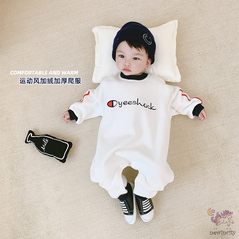 Áo liền quần lớp lót nhung ấm áp in chữ cá tính cho bé