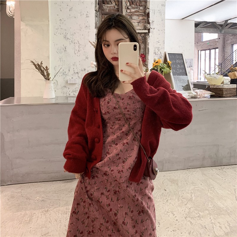 (ORDER) Váy hoa nhí hai dây dáng dài+ Áo khoác len cardigan đỏ style Vintage Hàn Quốc retro