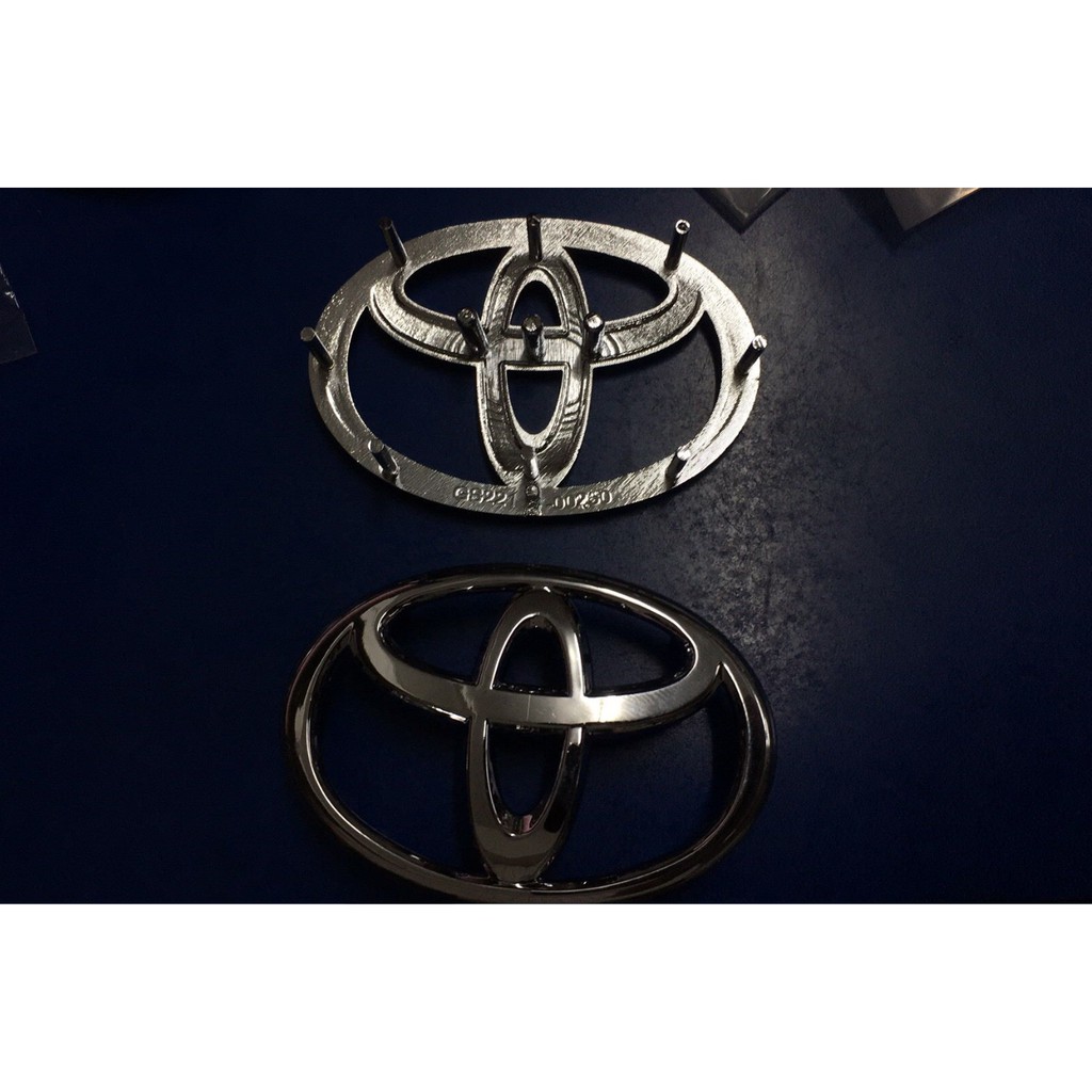 Logo gắn vô lăng xe hơi Toyota