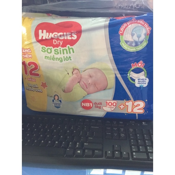 Tặng thêm 12 miếng- Miếng lót sơ sinh Huggies NB1 100 miếng-  Huggies Newborn 100 -HSD luôn mới