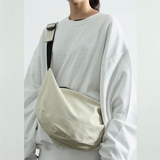2021 spring and summer new Japanese and Korean canvas messenger bag student chest bag men and women all-match simple sho