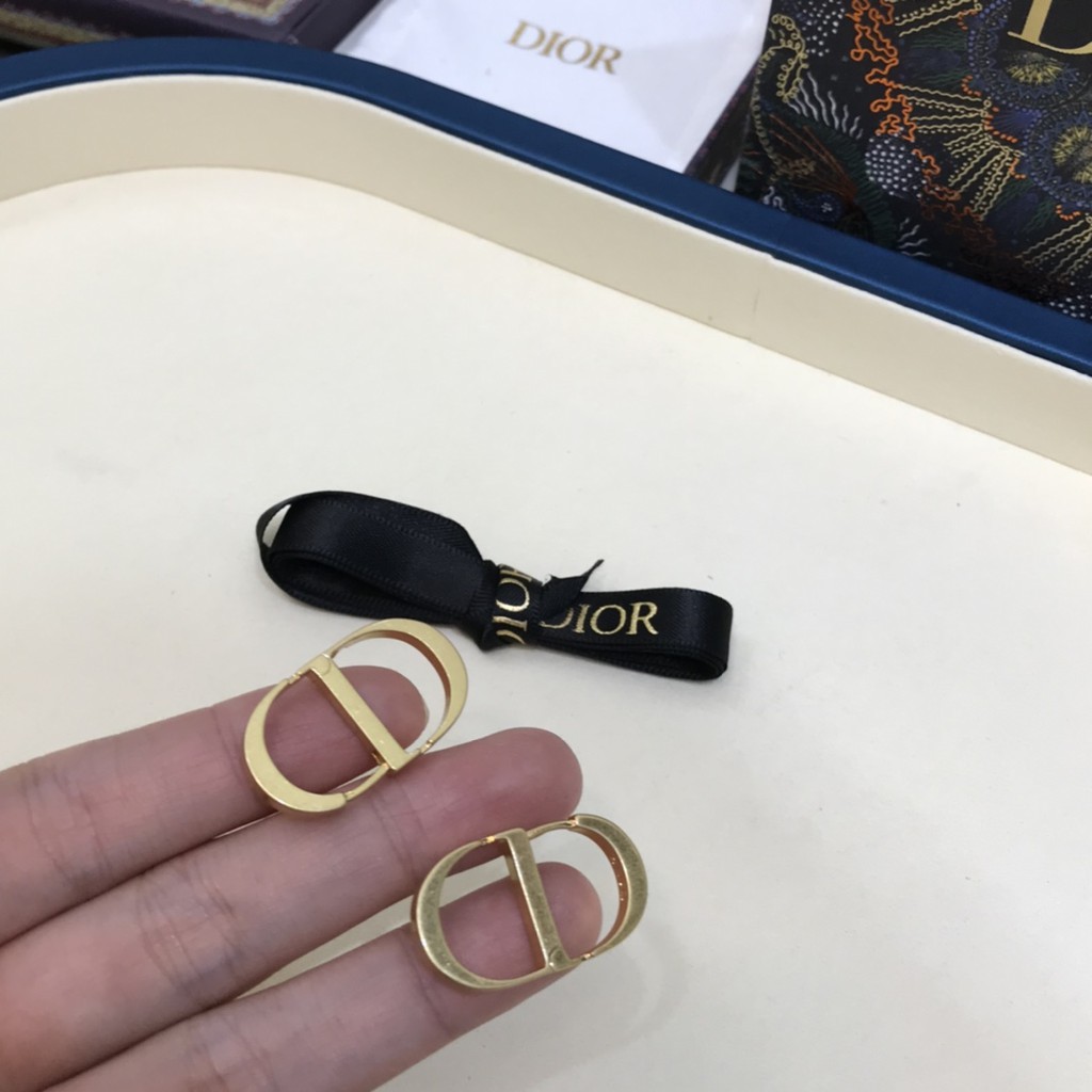 Khuyên Tai Dior Họa Tiết Chữ Đơn Giản Phong Cách Retro