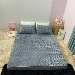 Thảm chữ vạn trải giường