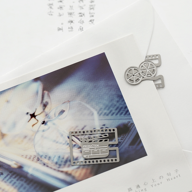 Dụng cụ đánh dấu trang sách bằng kim loại tạo hình chủ đề phim ảnh độc đáo