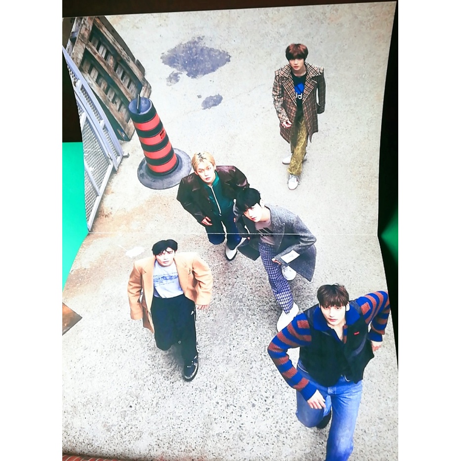 Áp phích in ảnh  x TXT Lee Jongsuk YUNA TXT SEVENTEEN DINO MONSTA X MINHYUK JOOHONEY & IVE LIZ tháng 3 năm 2022